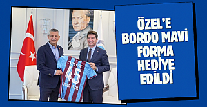 Özel Bordo Mavi Forma Hediye Edildi