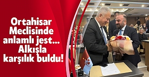 Ortahisar Meclisinde anlamlı jest… Alkışla karşılık buldu!